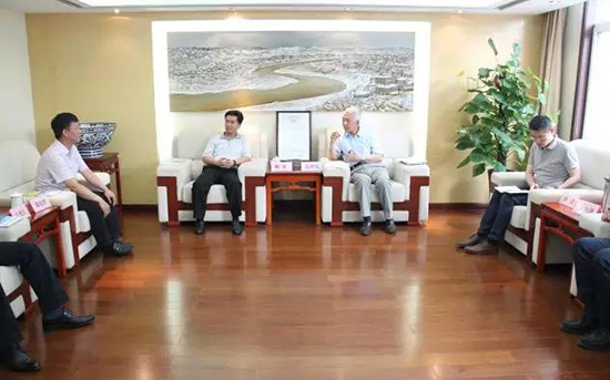 　　6月19日上午，朝鲜高丽航空商社代表韩革一行拜访省旅游发展委，就7月下旬即将开通的西安-朝鲜平壤国际航线一事进行交流。图片来源：陕西省旅游发展委员会