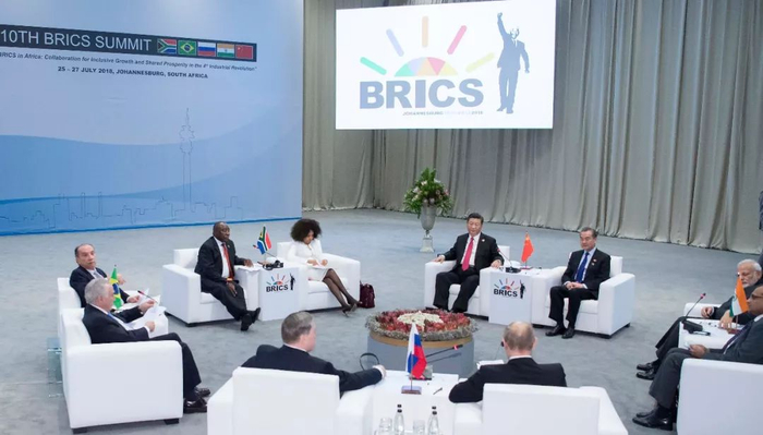 7月27日，纪念金砖国家领导人会晤10周年非正式会议在南非约翰内斯堡举行。中国国家主席习近平、南非总统拉马福萨、巴西总统特梅尔、俄罗斯总统普京、印度总理莫迪出席。新华社记者李涛摄