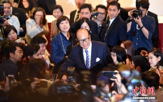 3月16日，年近90岁的李嘉诚宣布退休。中新社记者 谭达明 摄