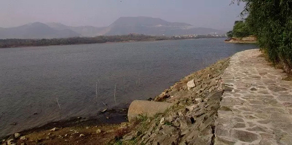 度假区排污管直排水库