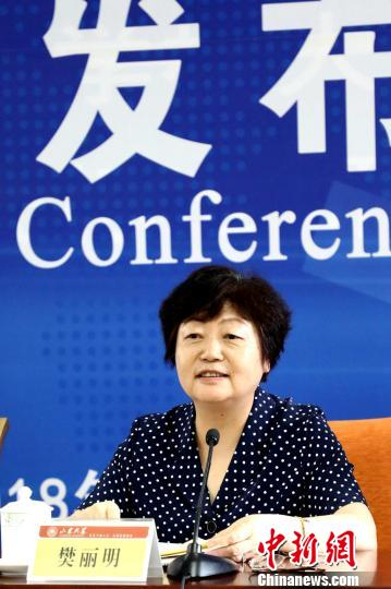 　　图为，山东大学校长樊丽明出席当天发布会，并透露山东大学将选派物理系学者和博士研究生参与AMS项目研究。　李欣 摄