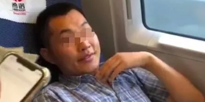 高铁霸座男视频