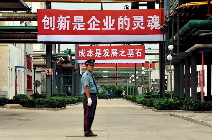 　　（绝大多数中国药企进入国际市场的主要方式还是以贸易为主。如果将西药制剂参与全球市场竞争比作一场赛跑，欧美药企、甚至印度药企，早已跑出一大截，中国药企算刚起步。图/视觉中国）