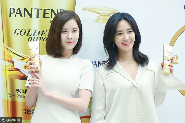 徐玄确认解约后首度合体Yuri 默契白衣显姐妹情深