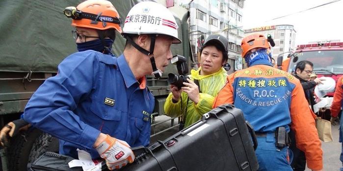 蔡英文用日文感谢安倍地震援助遭讽:碰日膝盖