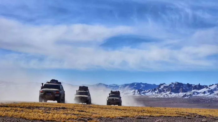 ▲李巍所在车队穿越羌塘无人区。受访者供图