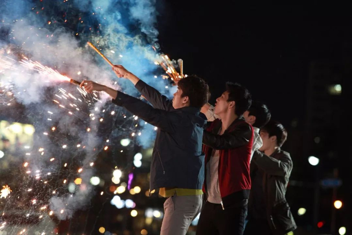  ▲《光辉岁月》|&nbsp;离事远，离是非更远