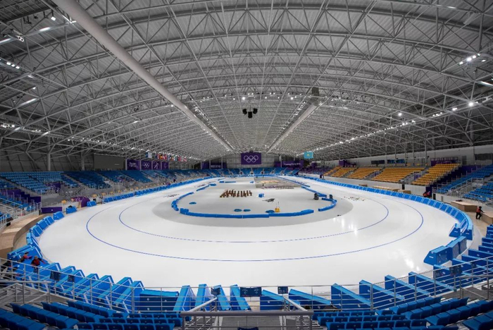 这是举办速度滑冰的江陵速滑馆