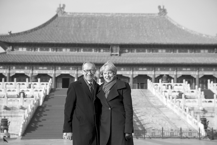 英国首相特雷莎·梅和丈夫菲利普1日参观故宫。