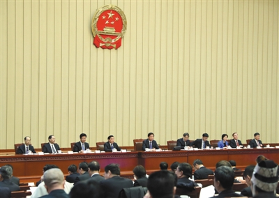 昨日，十三届全国人大一次会议主席团在北京人民大会堂举行第一次会议。 新华社记者 鞠鹏 摄