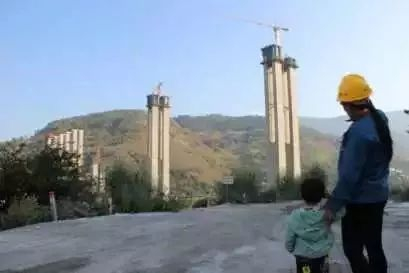  休息的时候，我会带着儿子看看自己工作的地方。