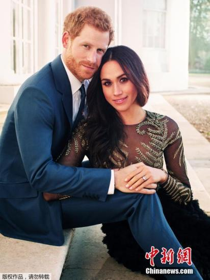 2017年12月22日消息，肯辛顿宫公布哈里王子与未婚妻梅根的在浮若阁摩尔宫拍摄的官方订婚照。