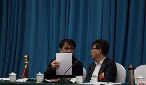 ▲全国政协委员成龙。 图片来源：视觉中国