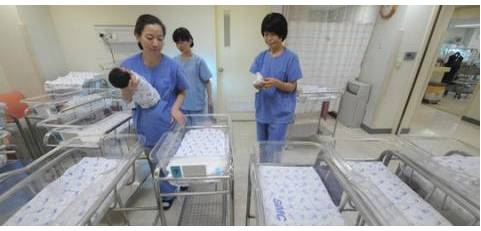 空荡荡的医院新生婴儿室（资料图）