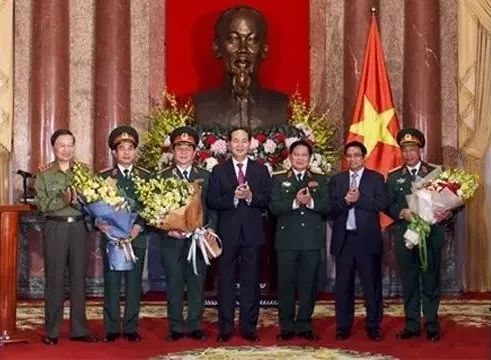 ▲资料图片：2017年9月1日，越南主席府举行晋升上将和中将军衔仪式。（越南《人民报》网站）