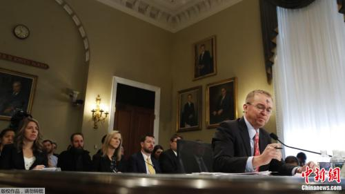 2018年2月14日，白宫预算主任马瓦尼出席众议院预算委员会的听证会。