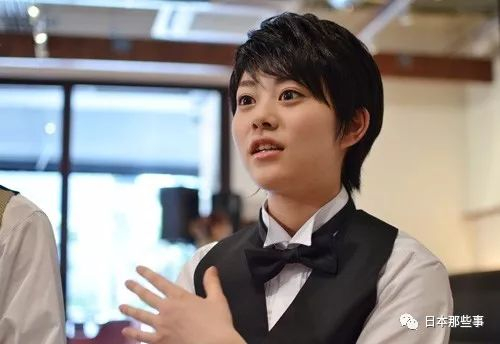 （在舞台剧《咖啡王子1号店》中饰演女主角）