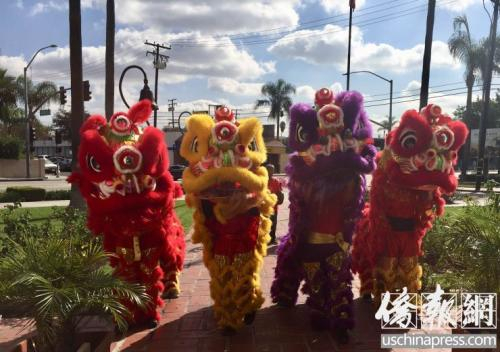 美国南加州舞狮表演。（美国《侨报》记者尚颖摄）