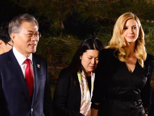  伊万卡与文在寅（图源：伊万卡推特）