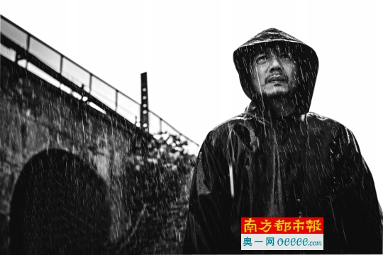 《暴雪将至》 《暴雪将至》，极力说服导演删掉他和燕子的激情戏。 &nbsp;《非凡任务》，他的细微动作被影迷们拿来逐格分析，细细品味。 《记忆大师》，知道结局后回过头去看，段奕宏的表演每处都有埋伏。