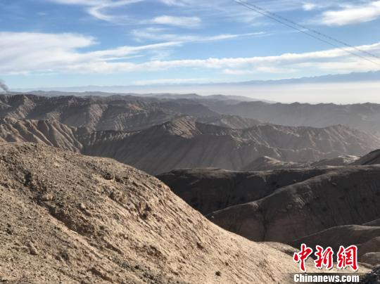  图为英雄岭构造带。　孙睿 摄