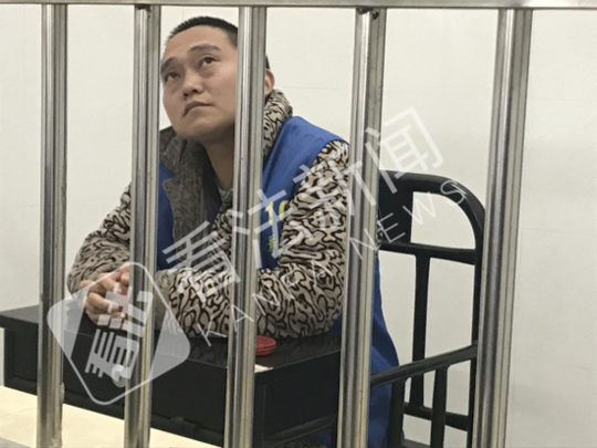 郝建民说12年来自己一直在悔恨中度过。摄/法制晚报·看法新闻记者 洪雪