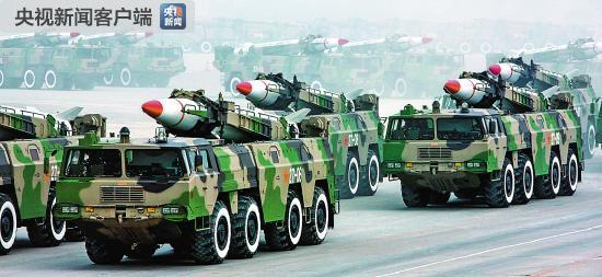 参加国庆60周年阅兵的东风11甲战术地地导弹方阵