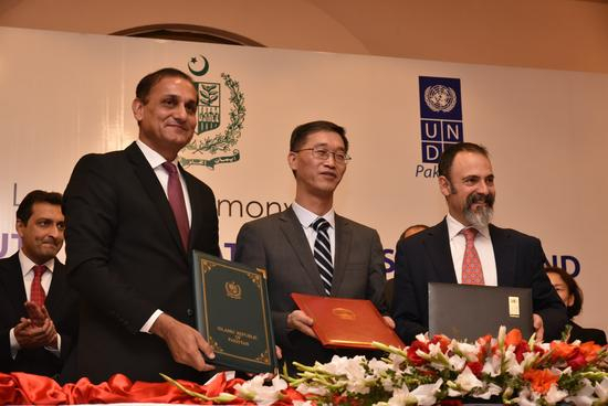  协议签署现场（联合国开发计划署 图）