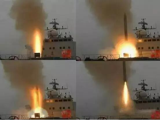 图片：鹰击-18反舰导弹从“毕昇”舰上发射，注意桅杆顶部还安装有雷达。