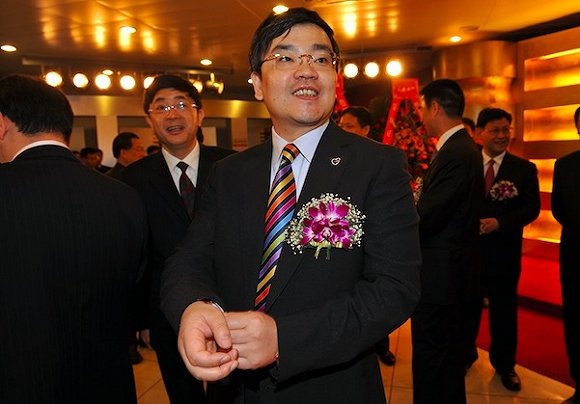 2011年，贝因美在深圳中小板挂牌仪式上的谢宏。来源：视觉中国