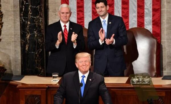  特朗普发表国情咨文现场图（图源：雅虎新闻）