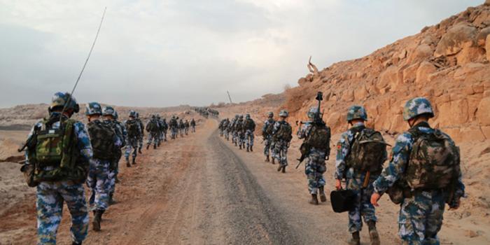 中国人民解放军驻吉布提保障基地开展全员全装野外徒步行军