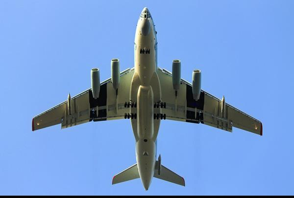 图为中国空军装备的伊尔78空中加油机