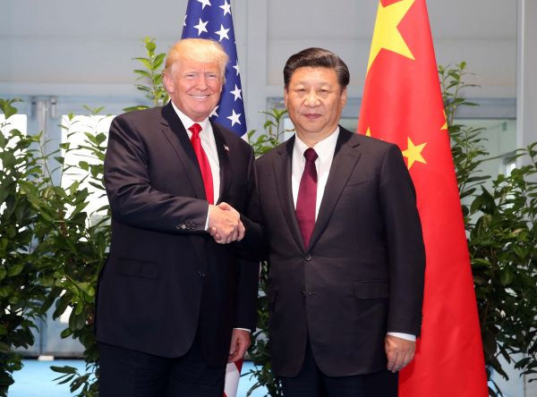 2017年7月8日，国家主席习近平在二十国集团领导人汉堡峰会闭幕后会见美国总统特朗普，就中美关系及共同关心的重大国际和地区问题深入交换意见。（新华社）