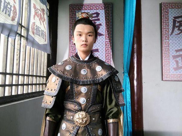 吴永宁做群众演员时的剧照 家属供图