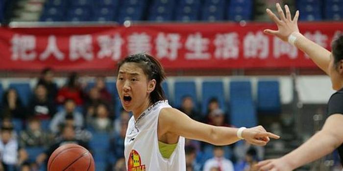 刚满20岁的高颂代表中国女篮先发上阵,而和高颂同龄的大部分队员当时