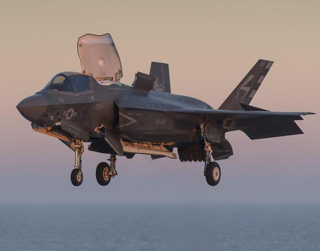 图为F35垂直起降战机