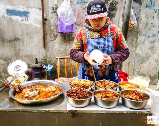 南门口、文庙坪,这些摊子上的流动美食,一不小心你就错过了!