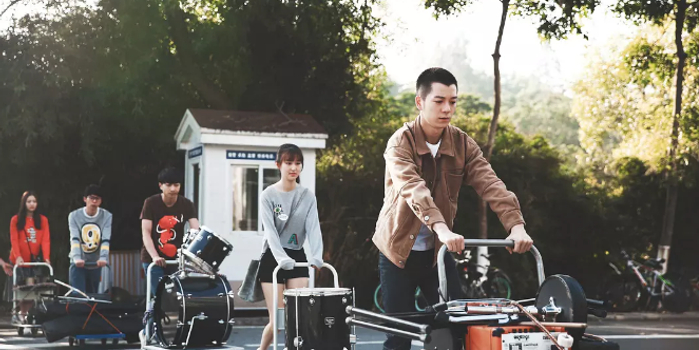 电影《再见路星河》开播 王栎鑫谭松韵演绎大