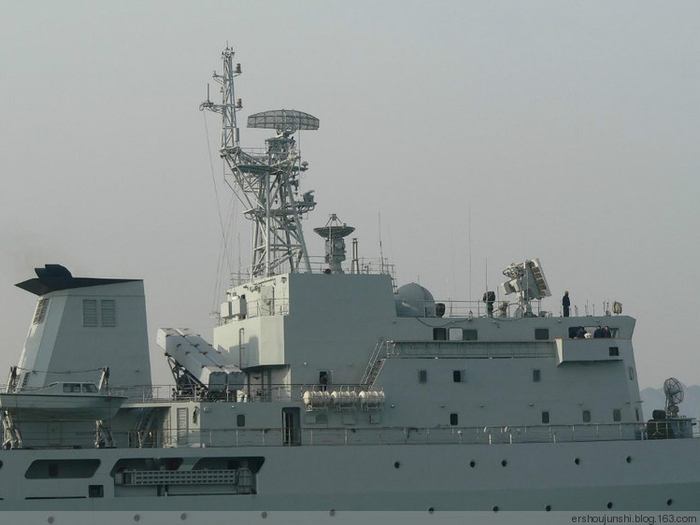 图片：安装在“华罗庚”舰上的倾斜发射的对陆攻击巡航导弹。