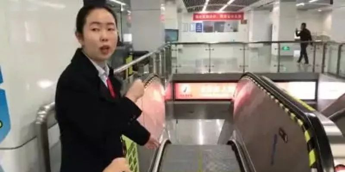 暖心8秒,宁波姑娘奋力一扑救下2岁男娃!央视点