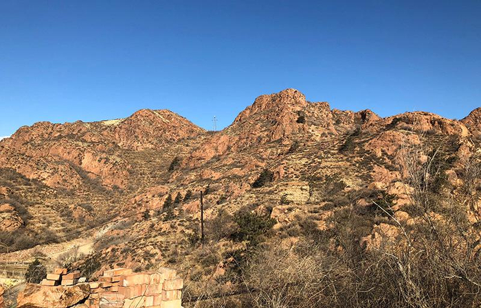 赤峰市东北角的红山。 殷梦昊 摄