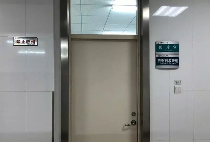 赤峰市第二医院放射科阅片室，田继伟曾在此办公。 殷梦昊 摄