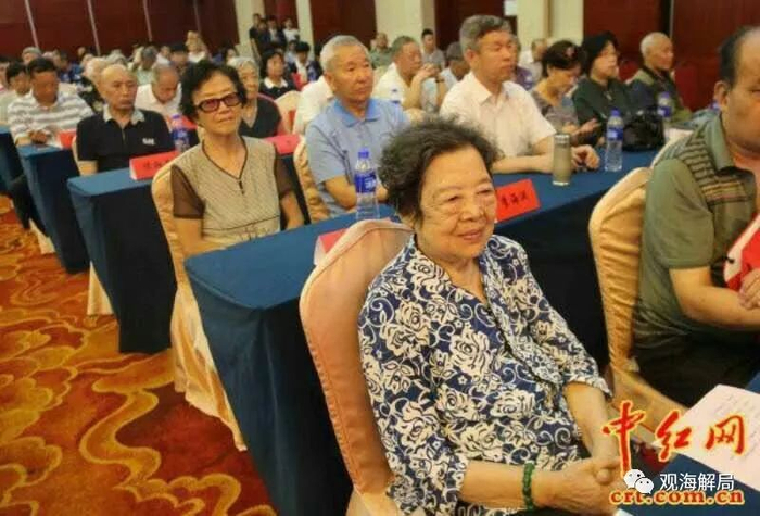 （第一排第一位即秦摩亚）