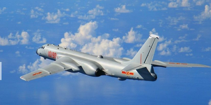 解放军轰炸机挂弹绕飞台湾 霸气喊话获黄安大赞