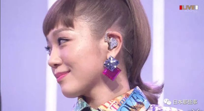 欅坂46（我们中出了一个叛徒？）