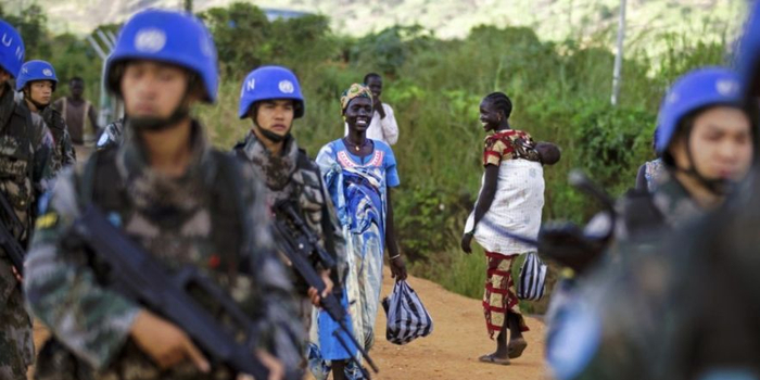 面对武装分子枪口 我维和部队如何不战而屈人