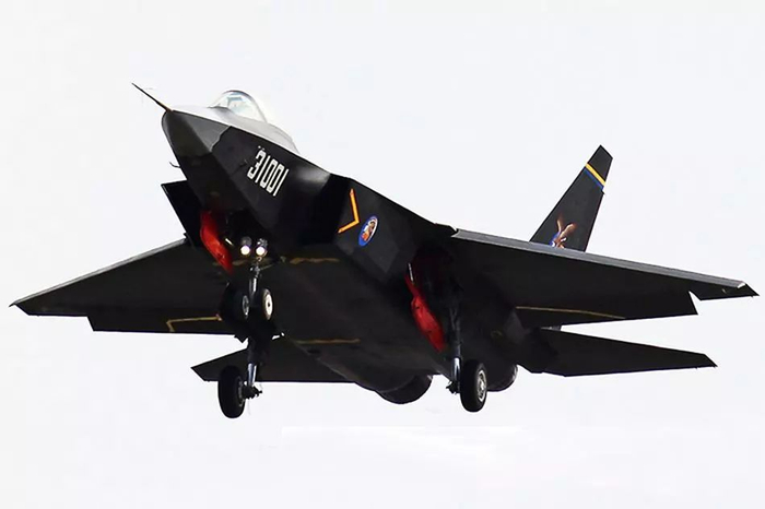“鹘鹰”战斗机