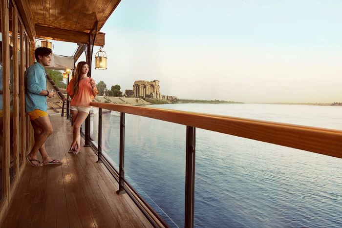 尼罗河游船Couple on Nile Cruise-No