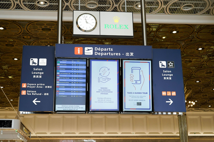 ©戴轩瑾-巴黎机场普及中文